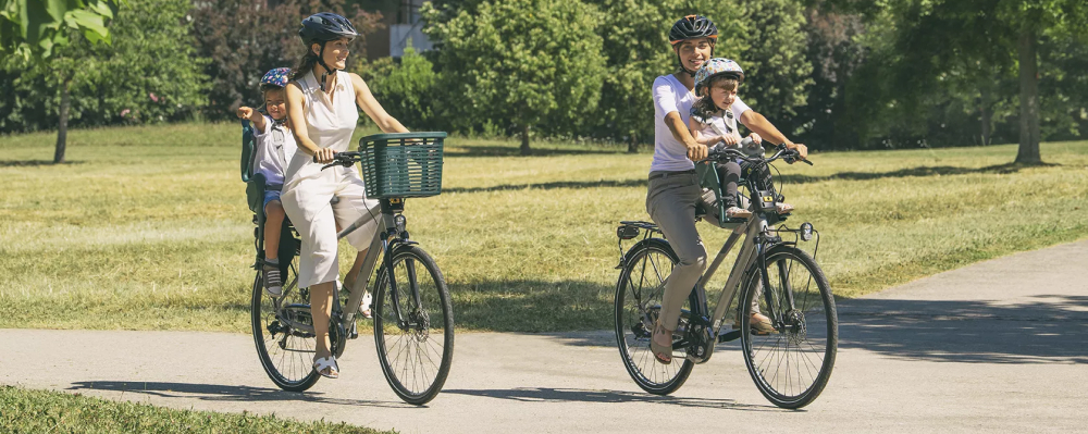 ženy na kole s dětmi